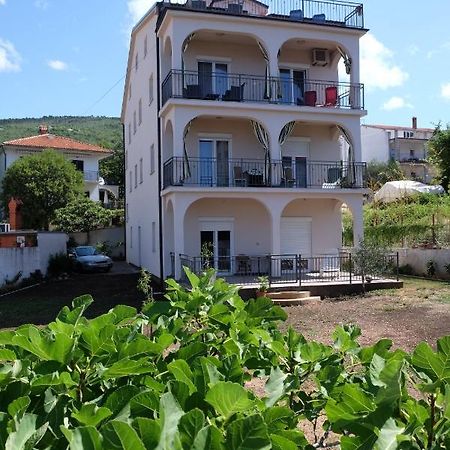 Apartmani Mojca Selce Exterior foto