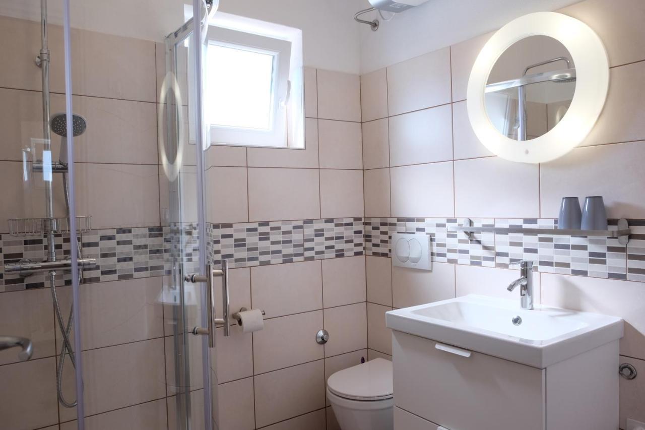 Apartmani Mojca Selce Exterior foto