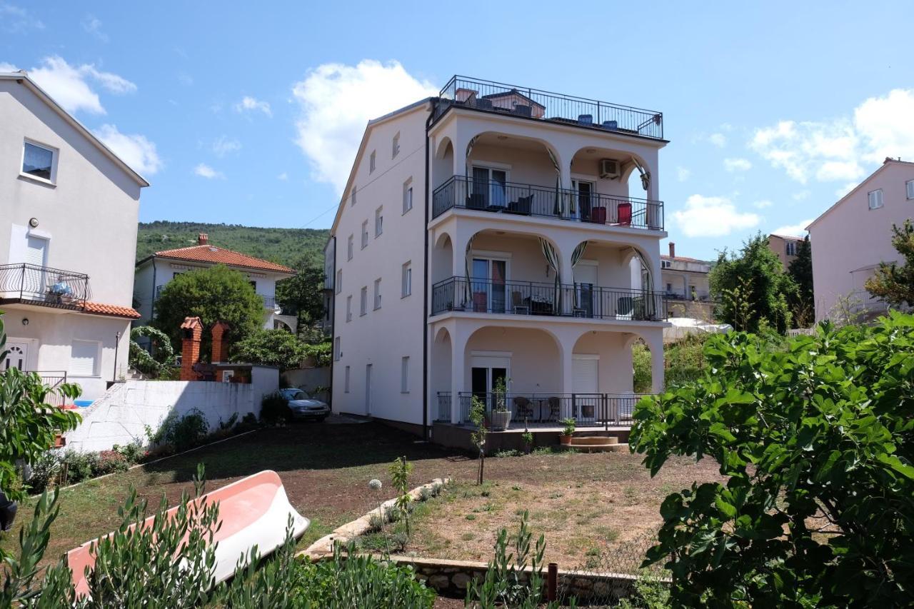 Apartmani Mojca Selce Exterior foto